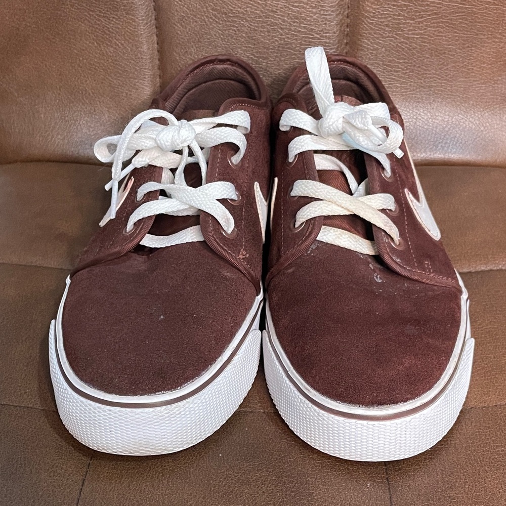Nike Low Top Skate Men's Maroon and White Sneakers - Picture 3 of 11
